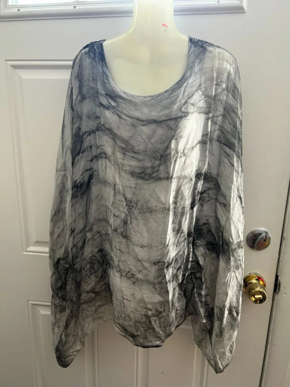 Tempo Paris Swirl Gray Lined Top = NWT Size Medium